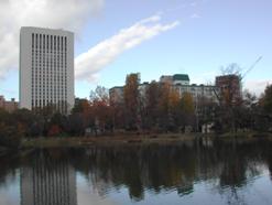 �z�e���A�[�T�[�ƃh�~