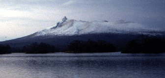 寒々と駒ケ岳 大沼より