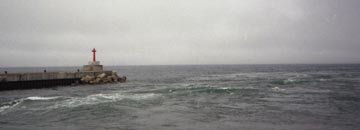 �I�z�[�c�N����̊C���̐N��