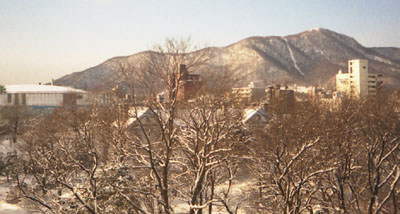2月の公園と藻岩山