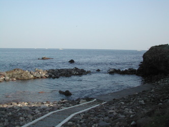 満潮で温泉も海の中
